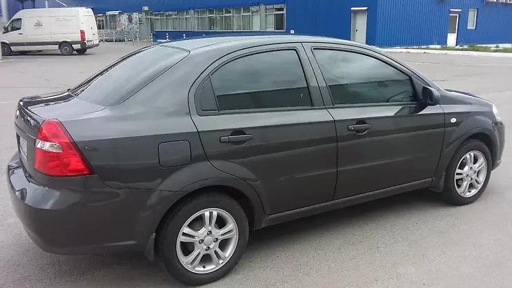 Шевроле Авео на улице