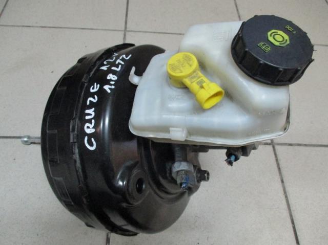 бачок и вакуумный усилитель тормозов