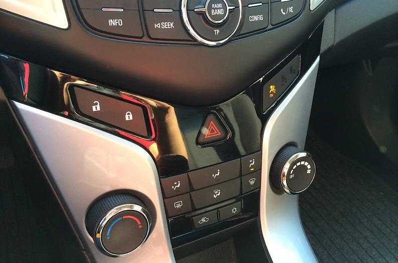 климат-контроль в автомобиле шевроле