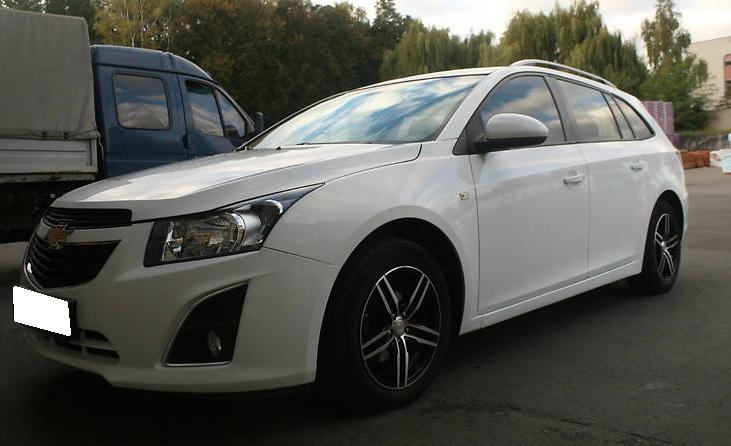 белый Шевроле Круз