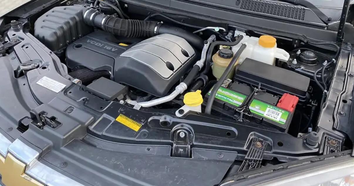 открытый капот каптивы