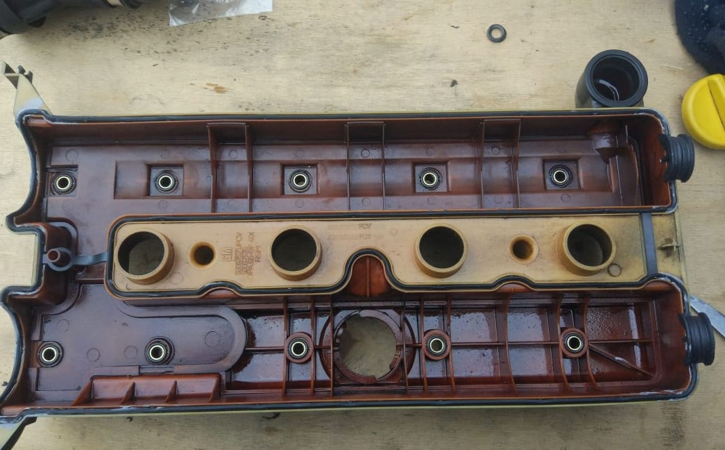 старая клапанная крышка Шевроле