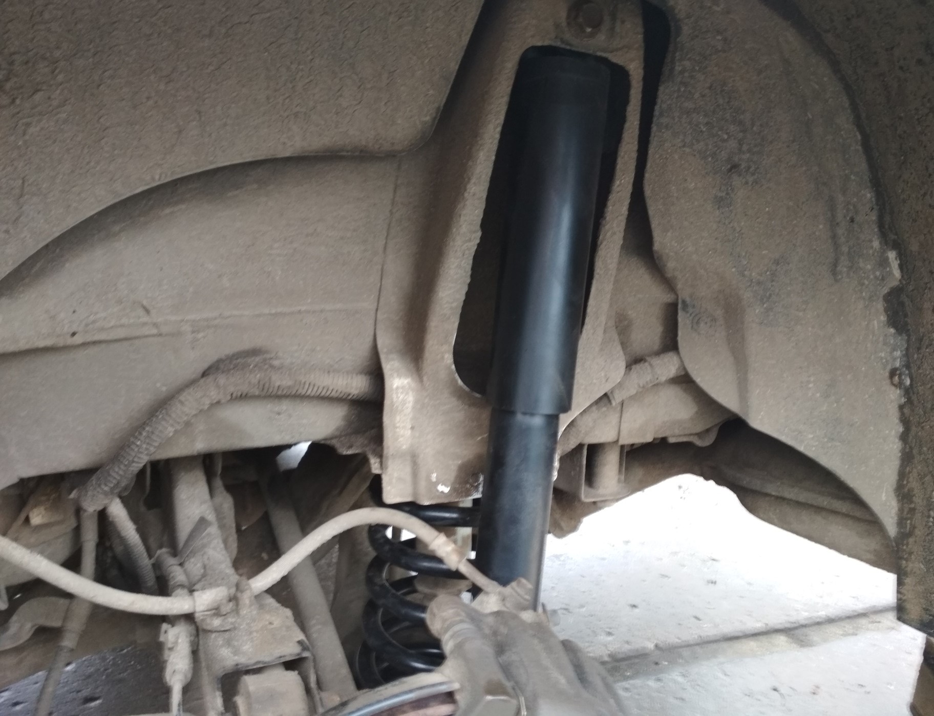 замена заднего амортизатора Шевроле Каптива