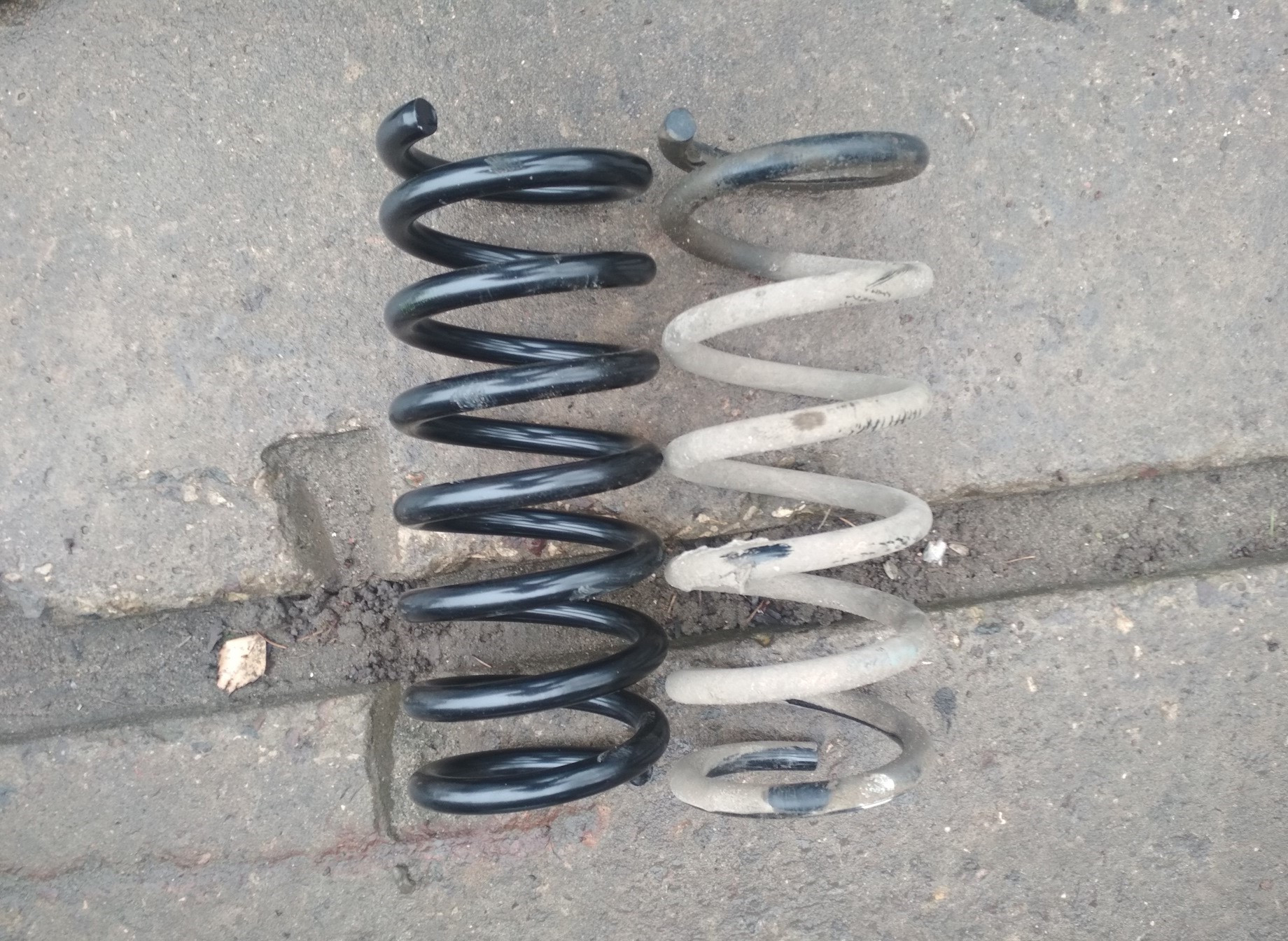 новая и старая задние пружины Каптива