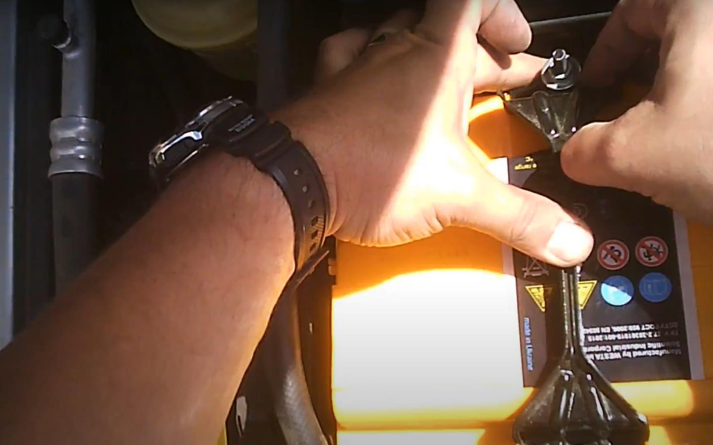 замена аккумулятора Шевроле Каптива