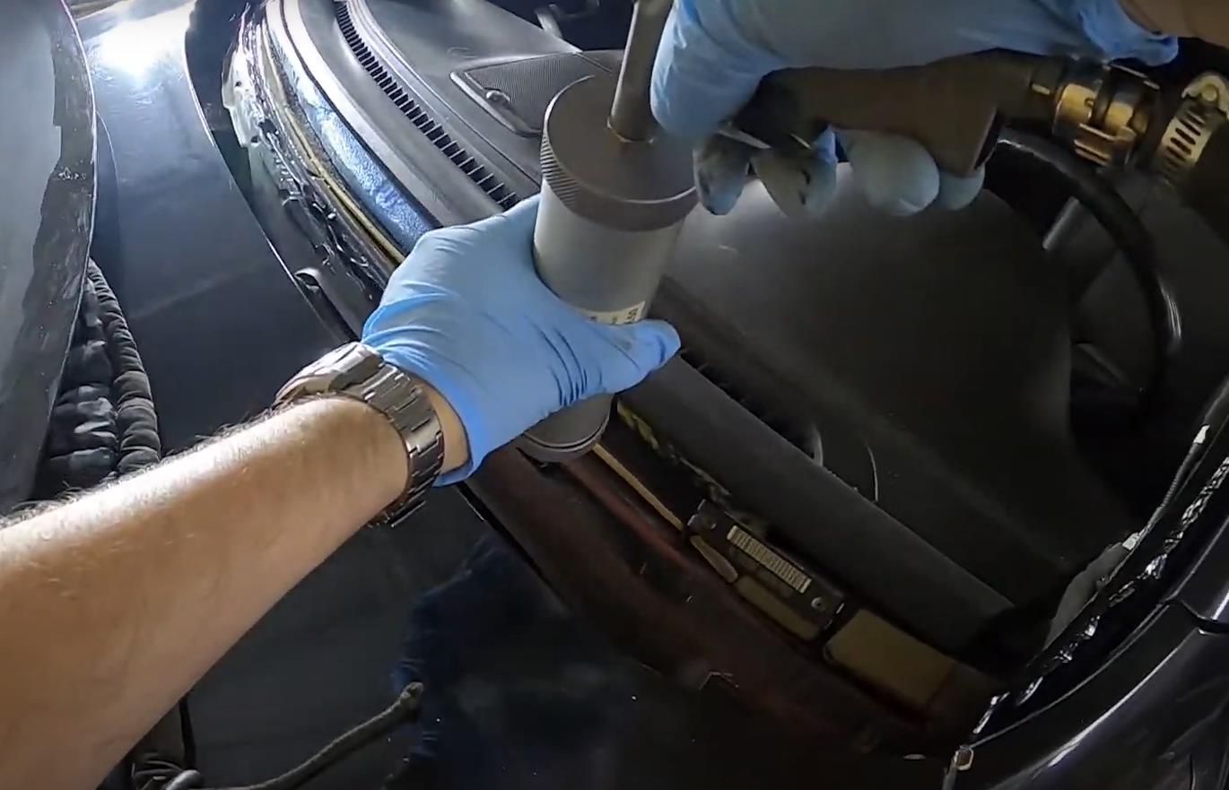 нанесение клея