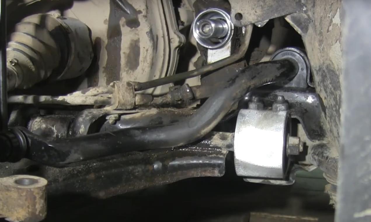 конец рулевой рейки