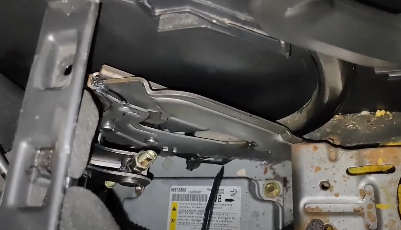 Замена троса ручника Шевроле Каптива