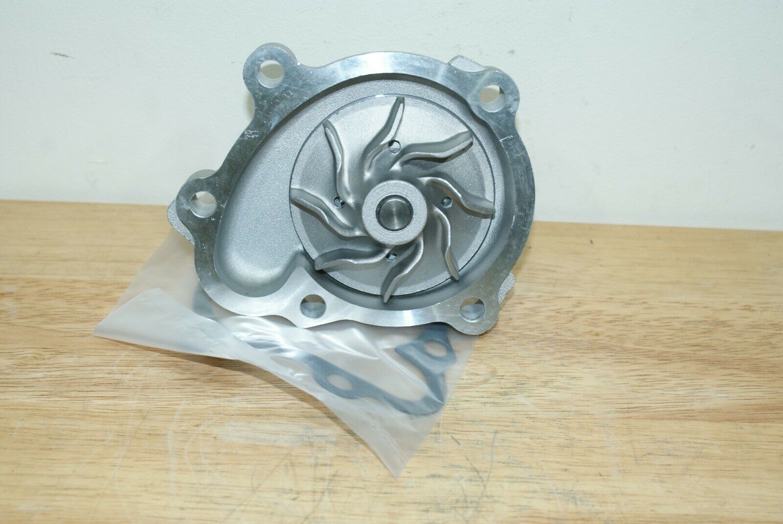 новая помпа на Шевроле Круз