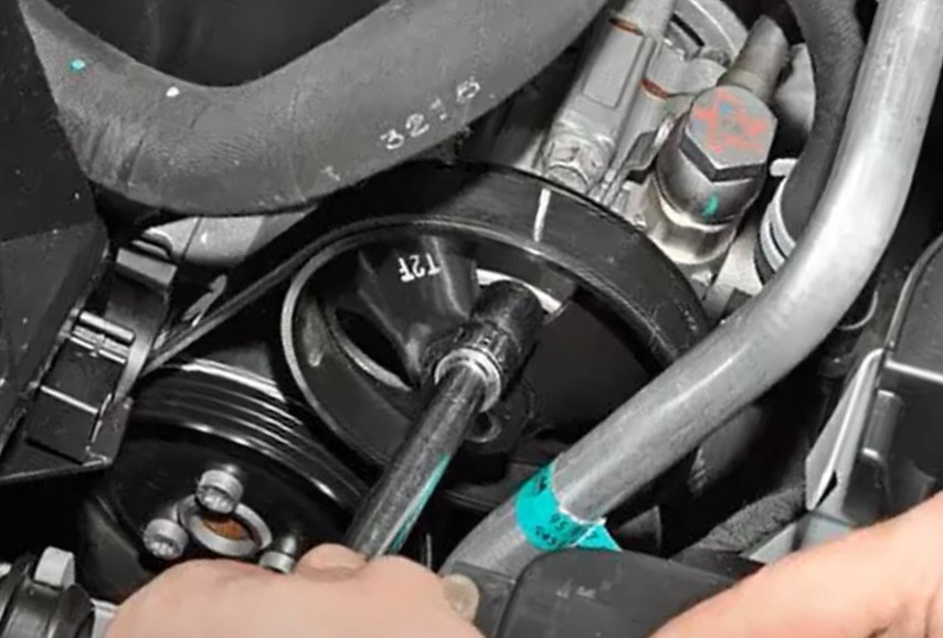 замена ремня ГУР Шевроле