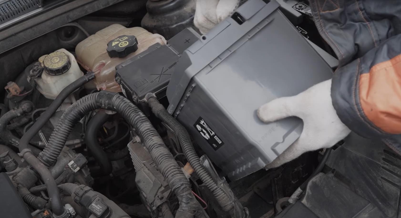 Замена аккумулятора Шевроле Круз