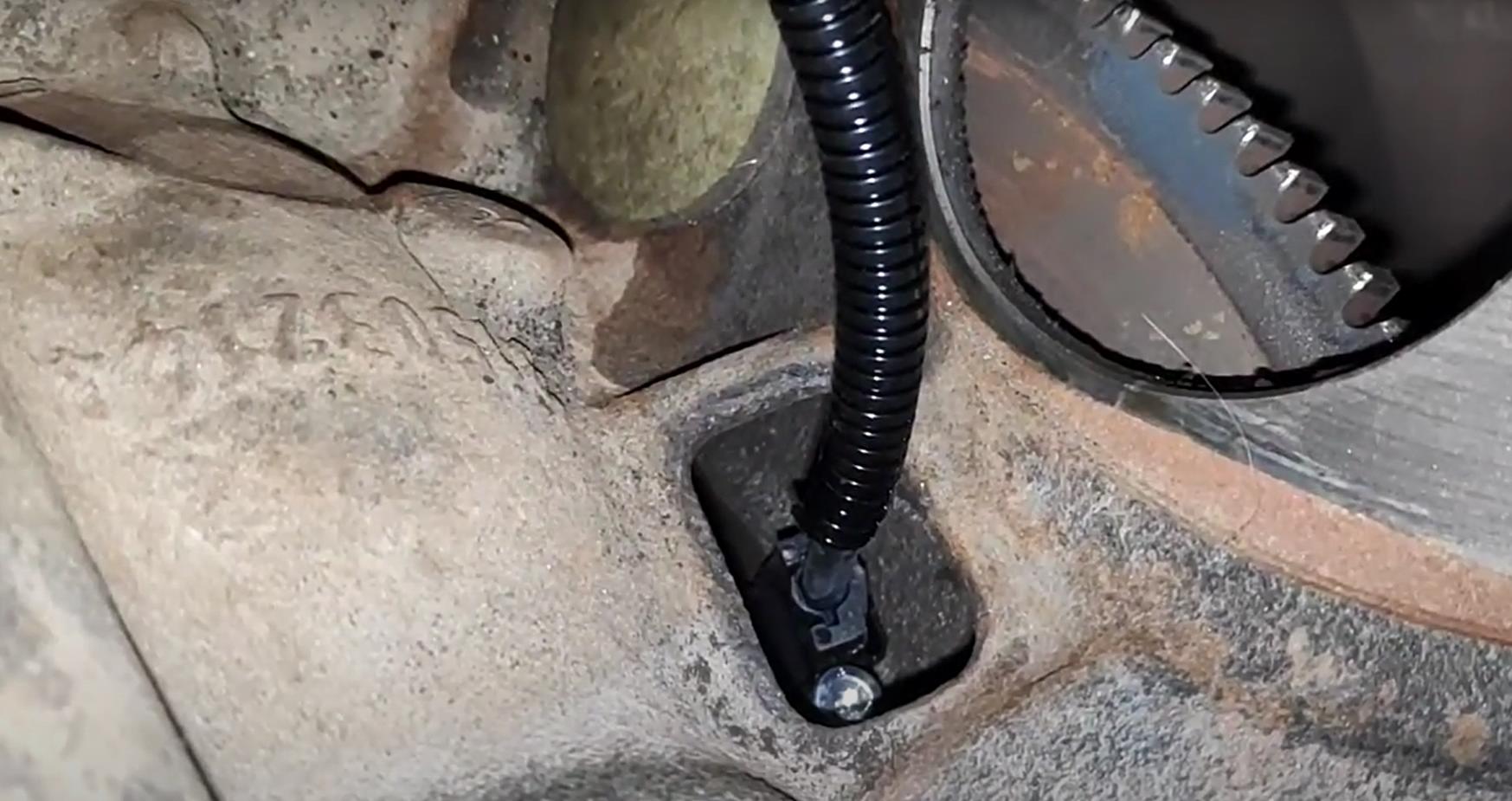 Замена датчика коленвала Шевроле Круз