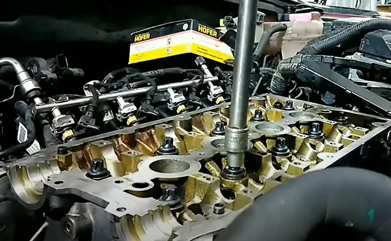 Демонтаж ГБЦ Шевроле Круз