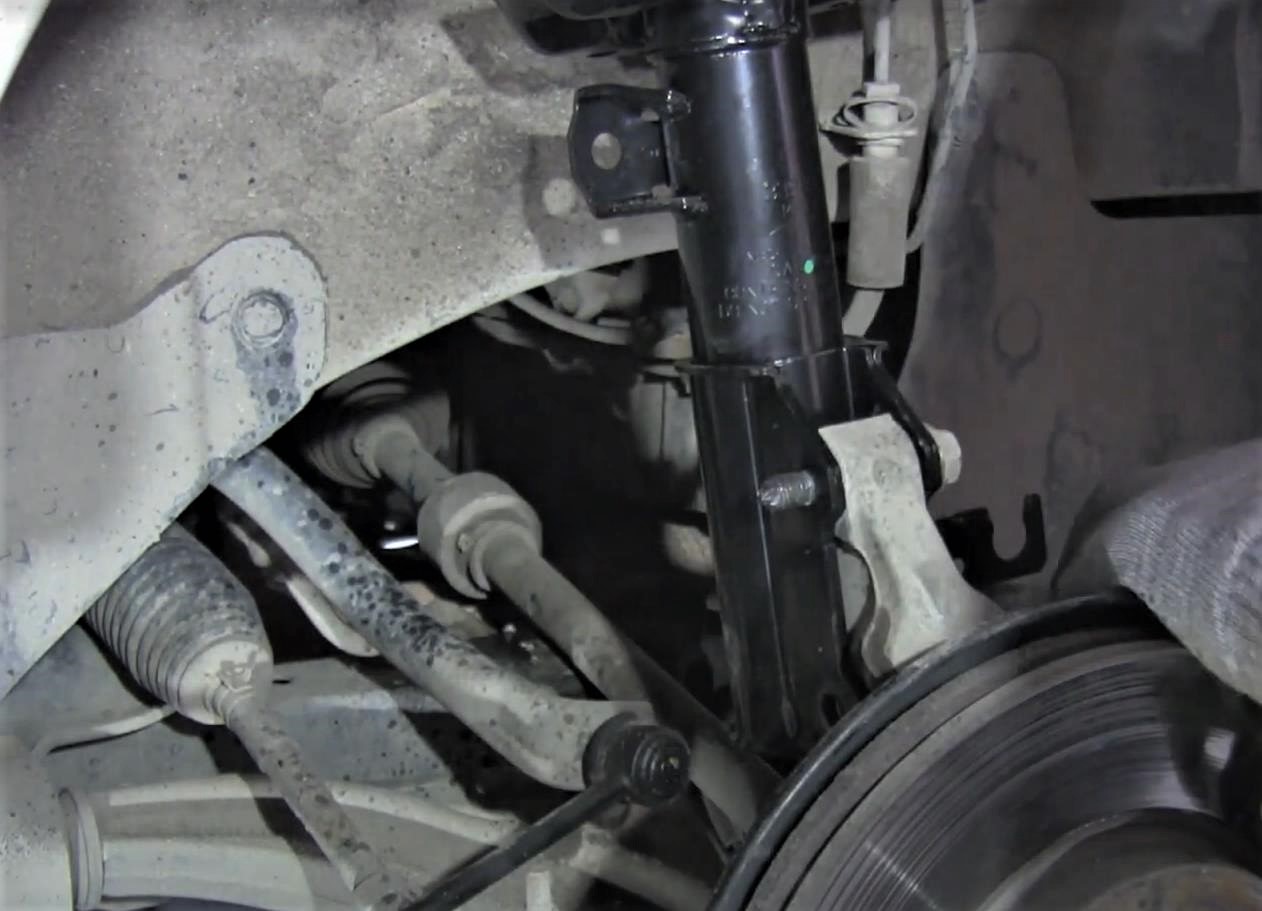 Замена передних стоек амортизатора Шевроле Круз