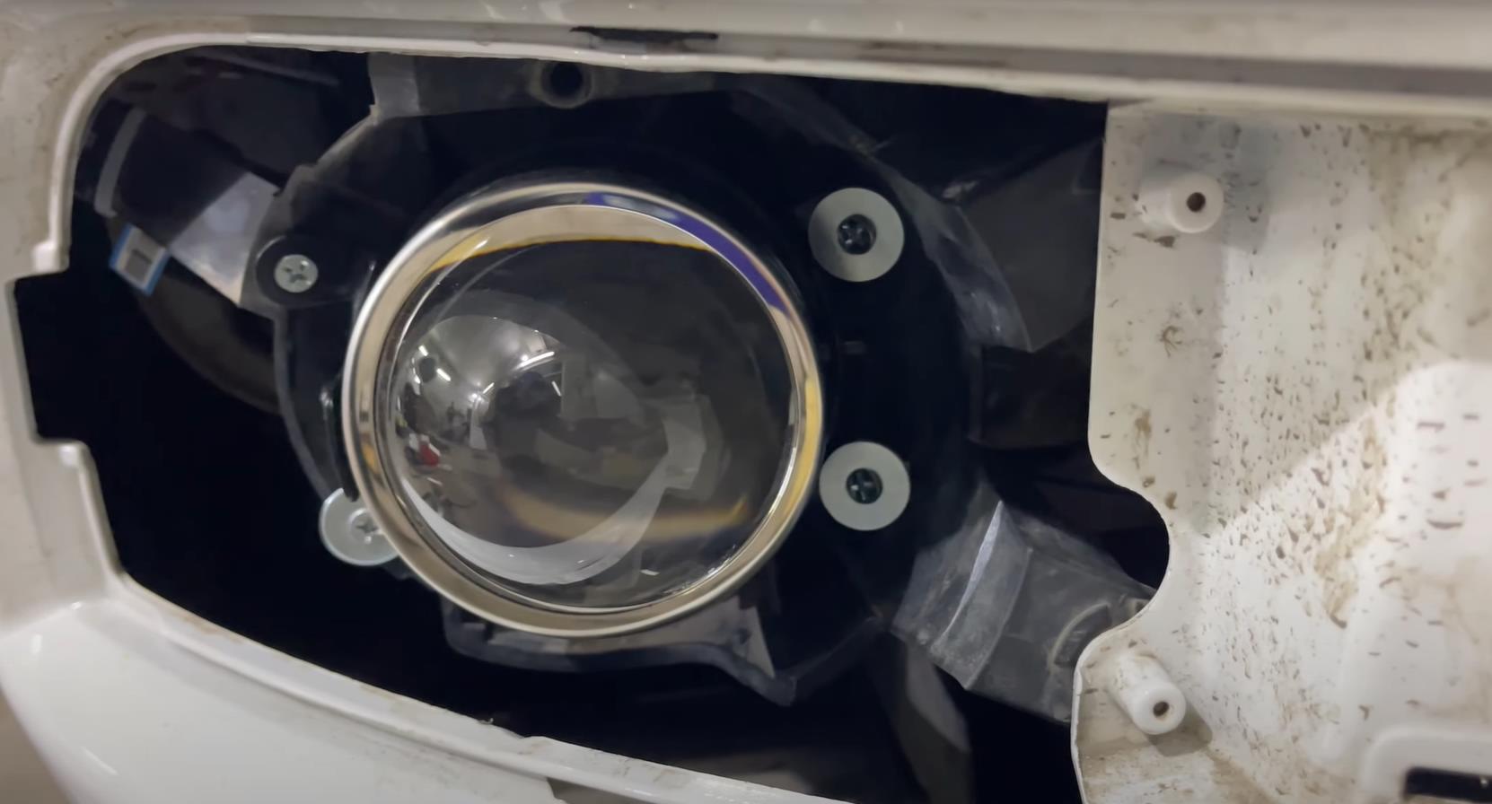 Замена противотуманки Шевроле Круз