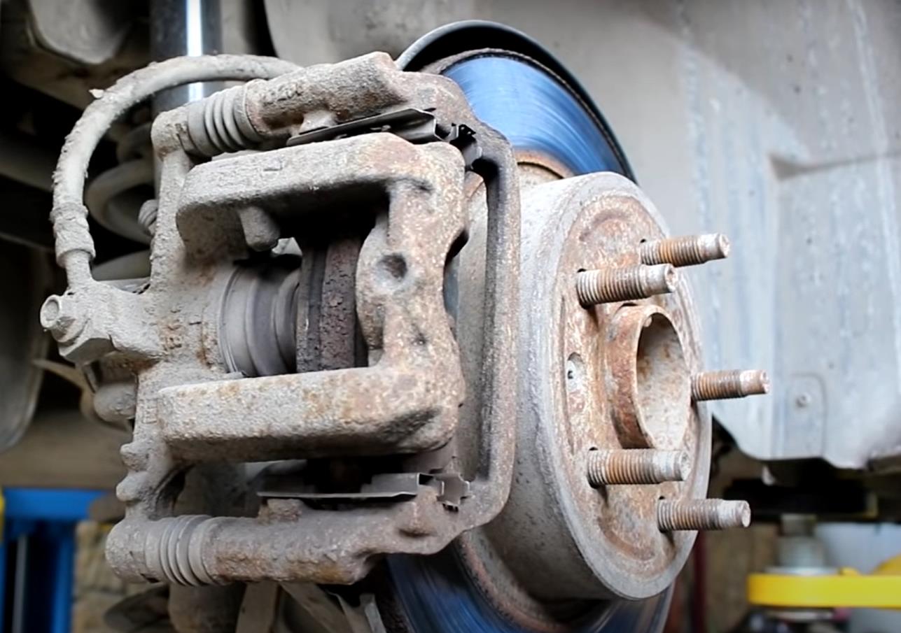 Замена задних тормозных колодок на Шевроле Круз