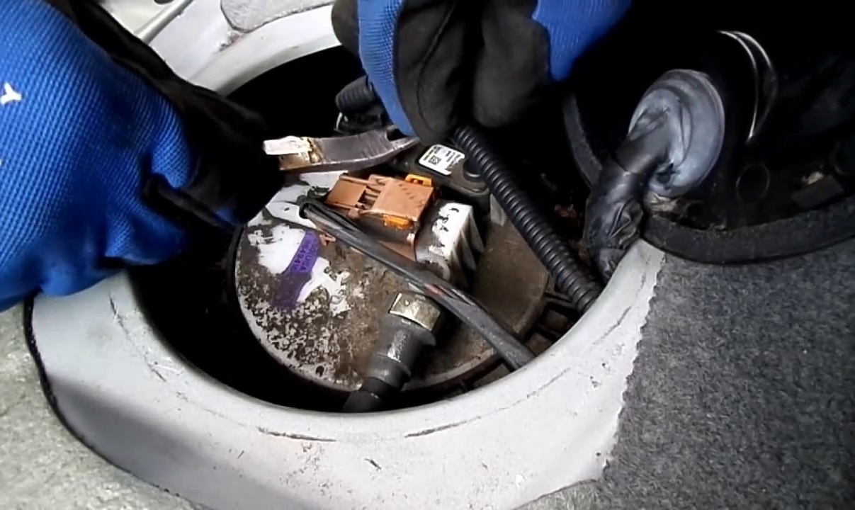 Замена бензонасоса Шевроле Авео