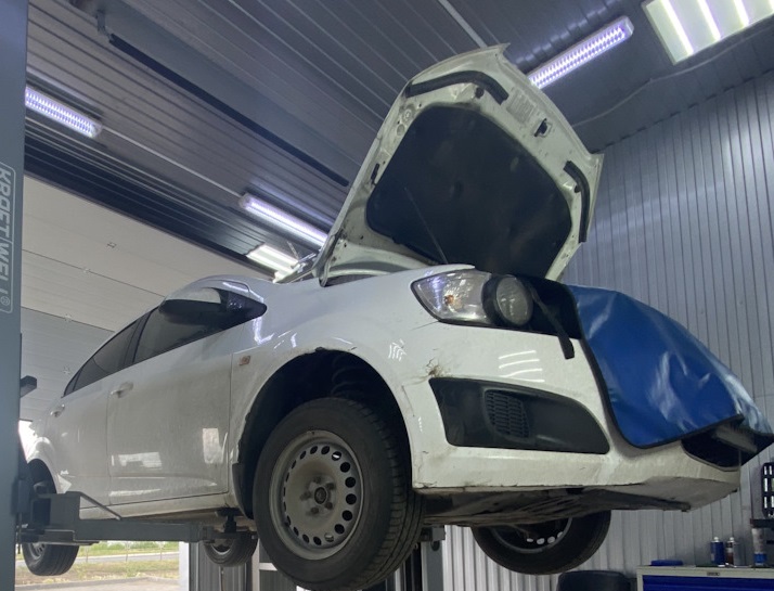 Шевроле Авео в процессе замены компрессора кондиционера