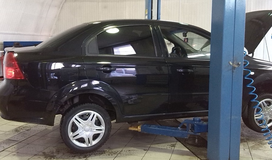 Шевроле Авео в процессе ремонта МКПП