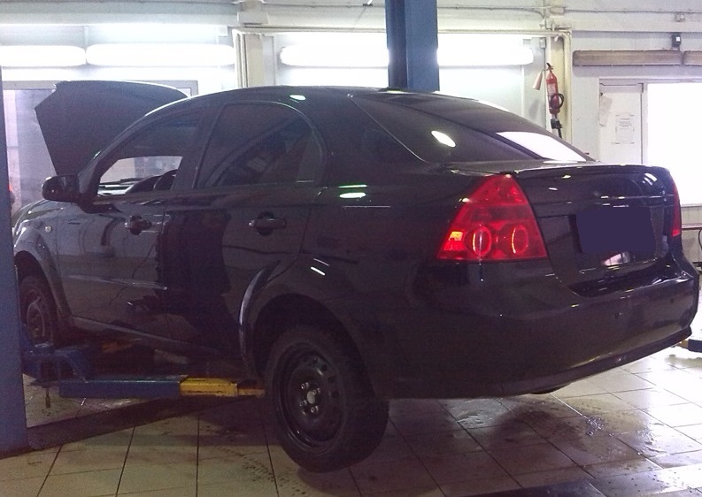 Шевроле Авео перед заменой радиатора кондиционера