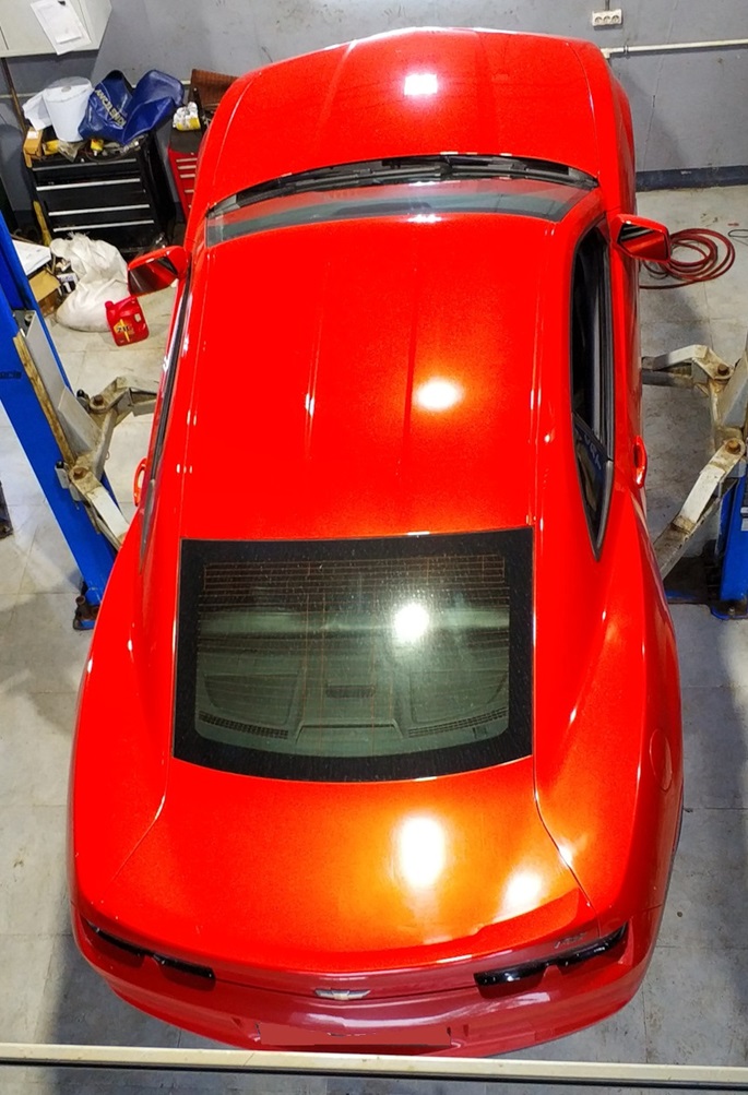 Шевроле Камаро готовится к замене моторного масла и фильтра