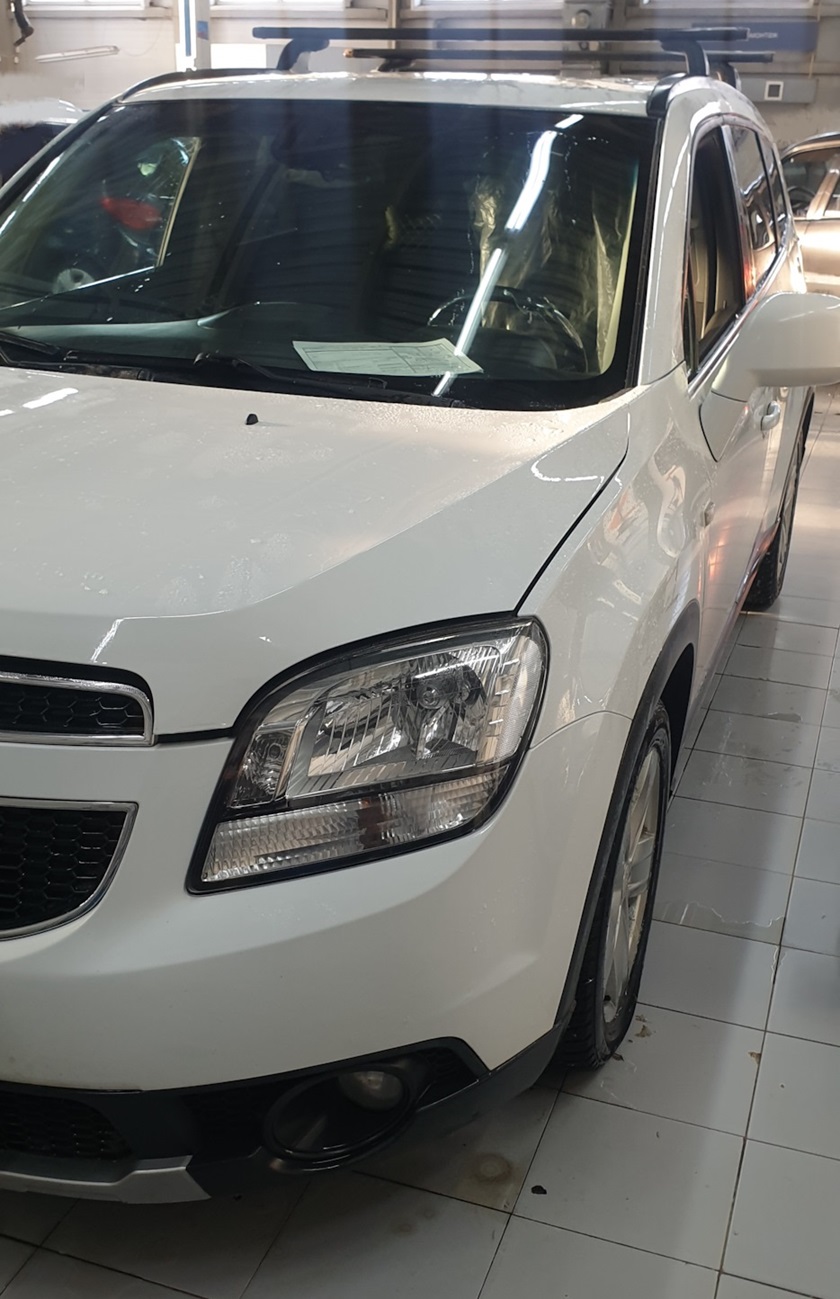 Шевроле Орландо готовится к ремонту стеклоподъемника