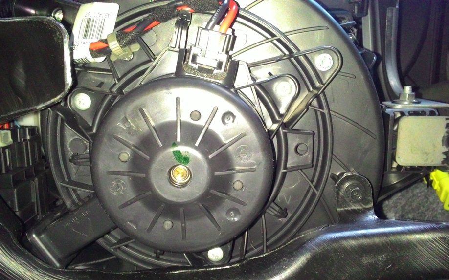 Замена моторчика печки Шевроле Орландо