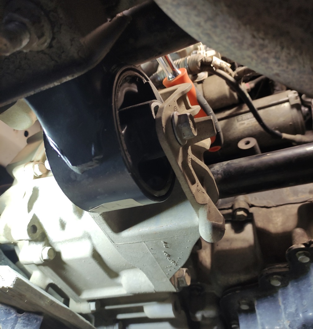 Замена опоры двигателя Шевроле Орландо