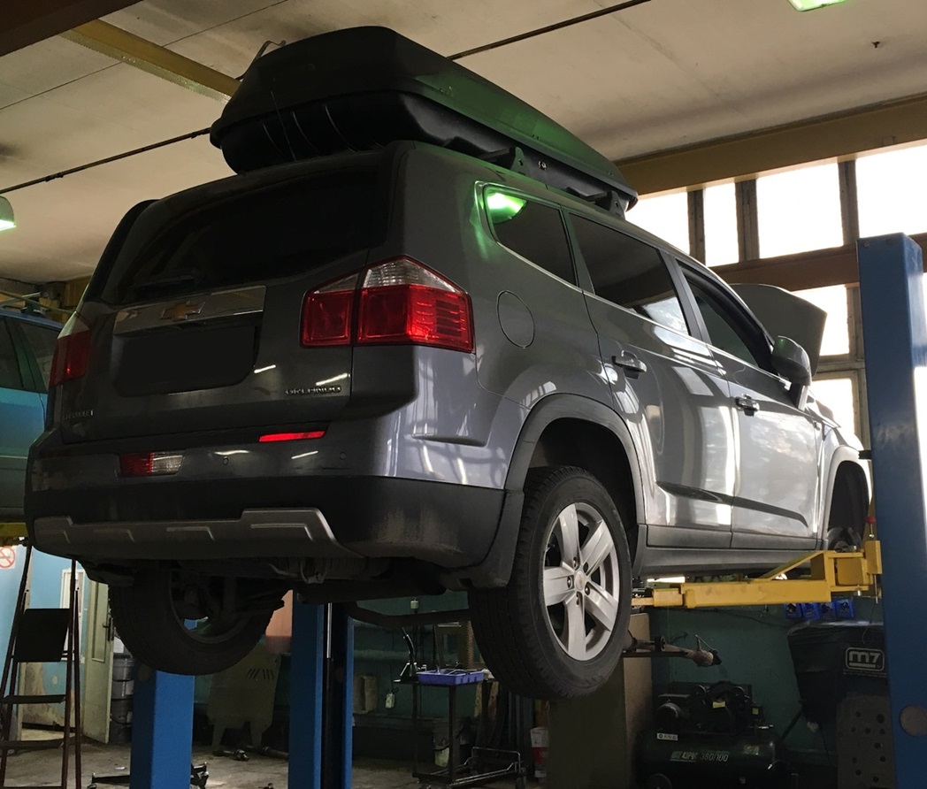 Шевроле Орландо в процессе замены ступиц