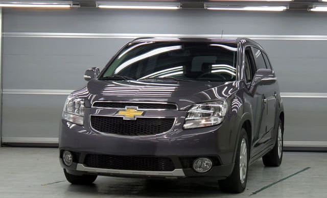 Шевроле Орландо в автотехцентре после замены бампера