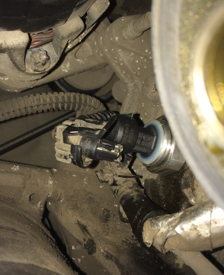 Замена датчика давления масла Шевроле Каптива