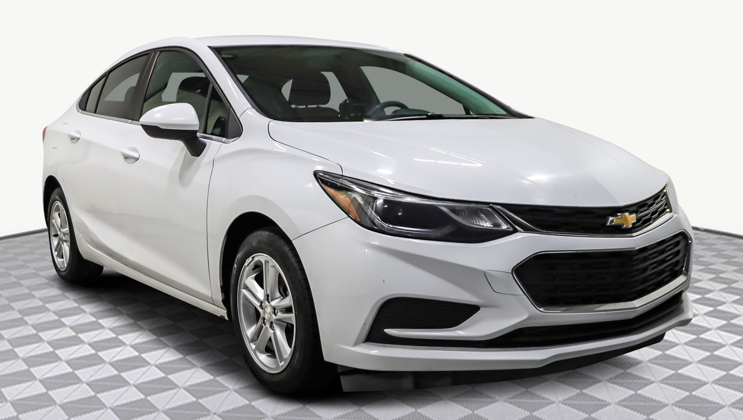 Шевроле Круз после замены радиатора кондиционера в автотехцентре