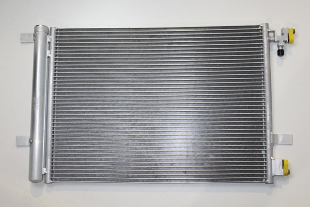 Новый конденсор (радиатор кондиционера)