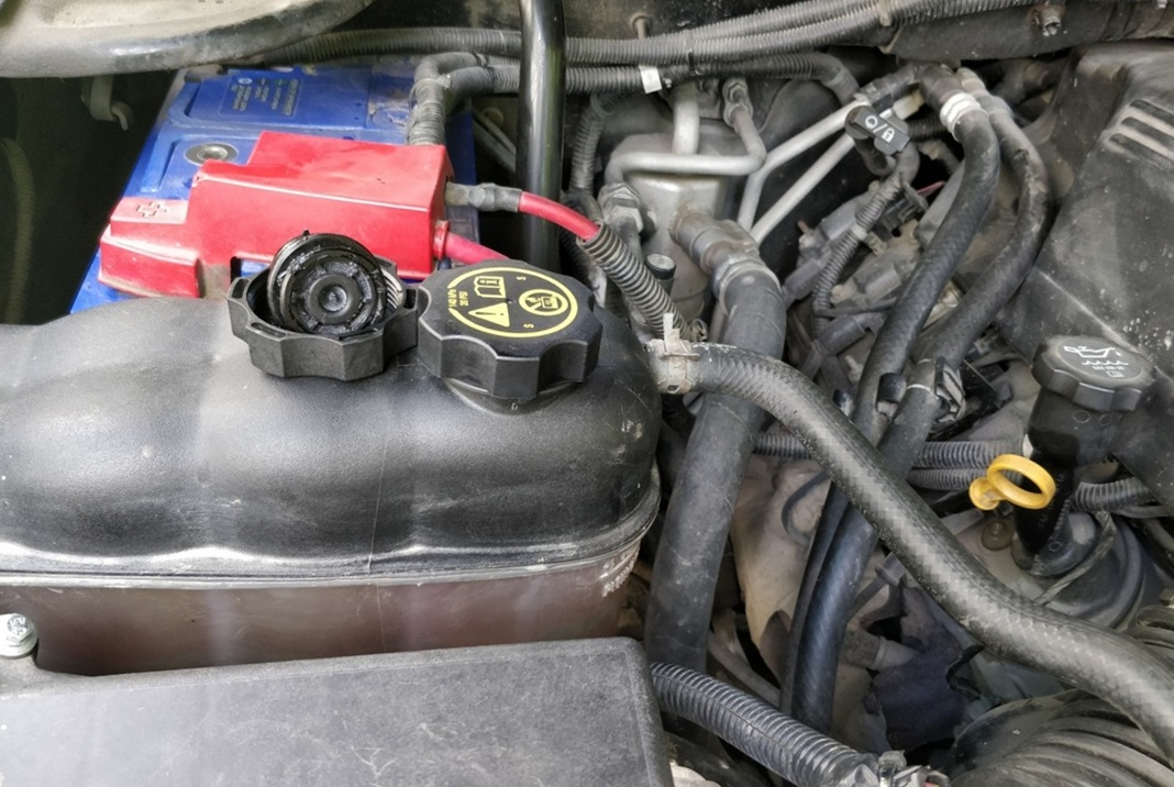 Замена охлаждающей жидкости Шевроле Тахо