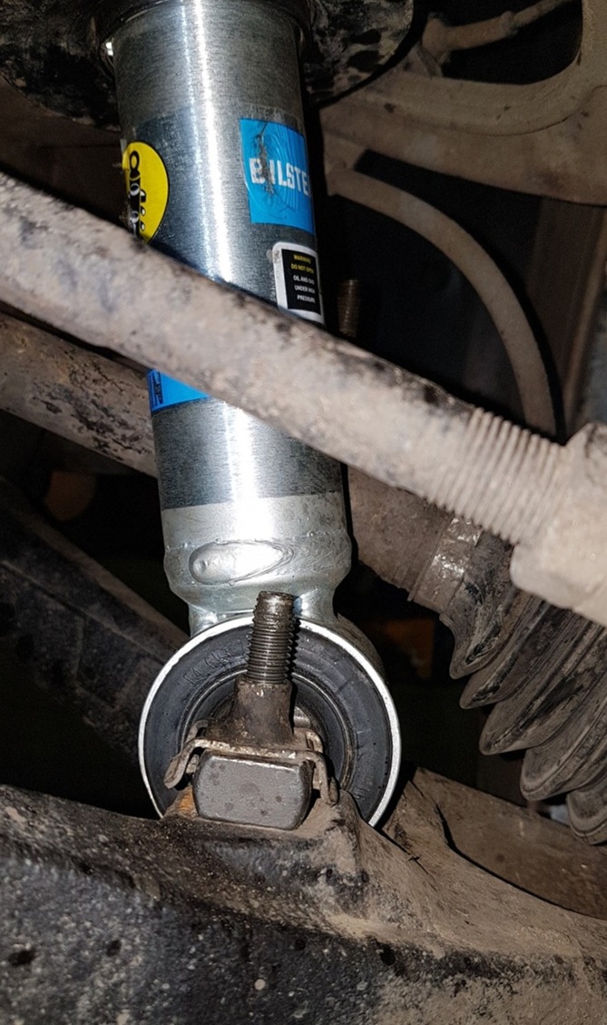 Замена переднего амортизатора Шевроле Тахо