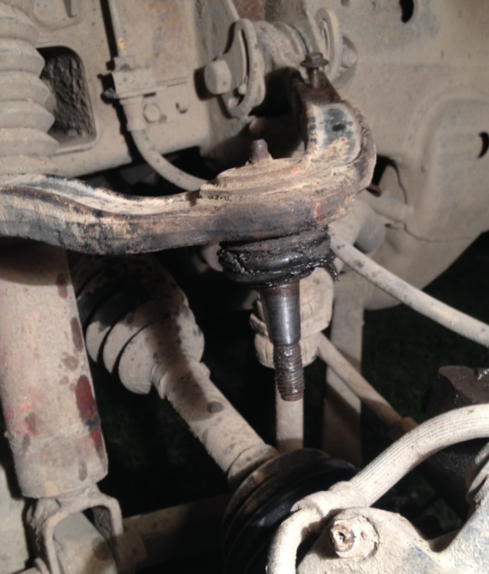 Замена шаровых опор Шевроле Тахо