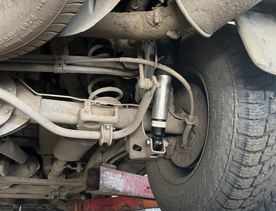 Замена задних амортизаторов Шевроле Тахо