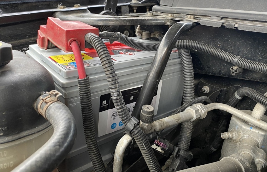 Замена аккумулятора Шевроле Тахо