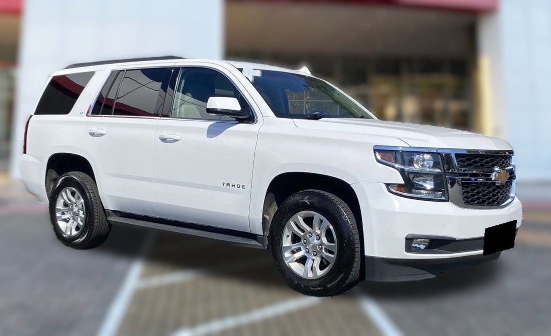 Шевроле Тахо после замены лобового стекла в автотехцентре