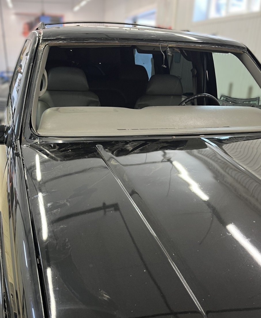 Замена лобового стекла Шевроле Тахо