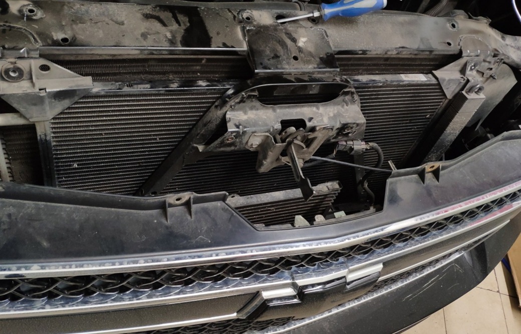 Замена радиатора Шевроле Тахо