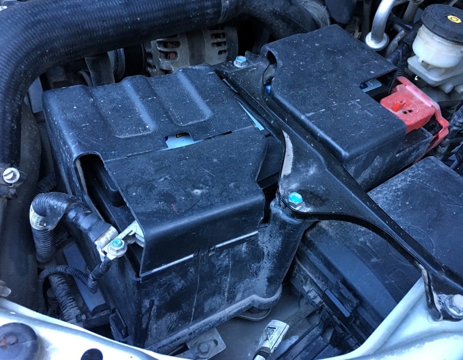 Замена аккумулятора Шевроле Трейлблейзер