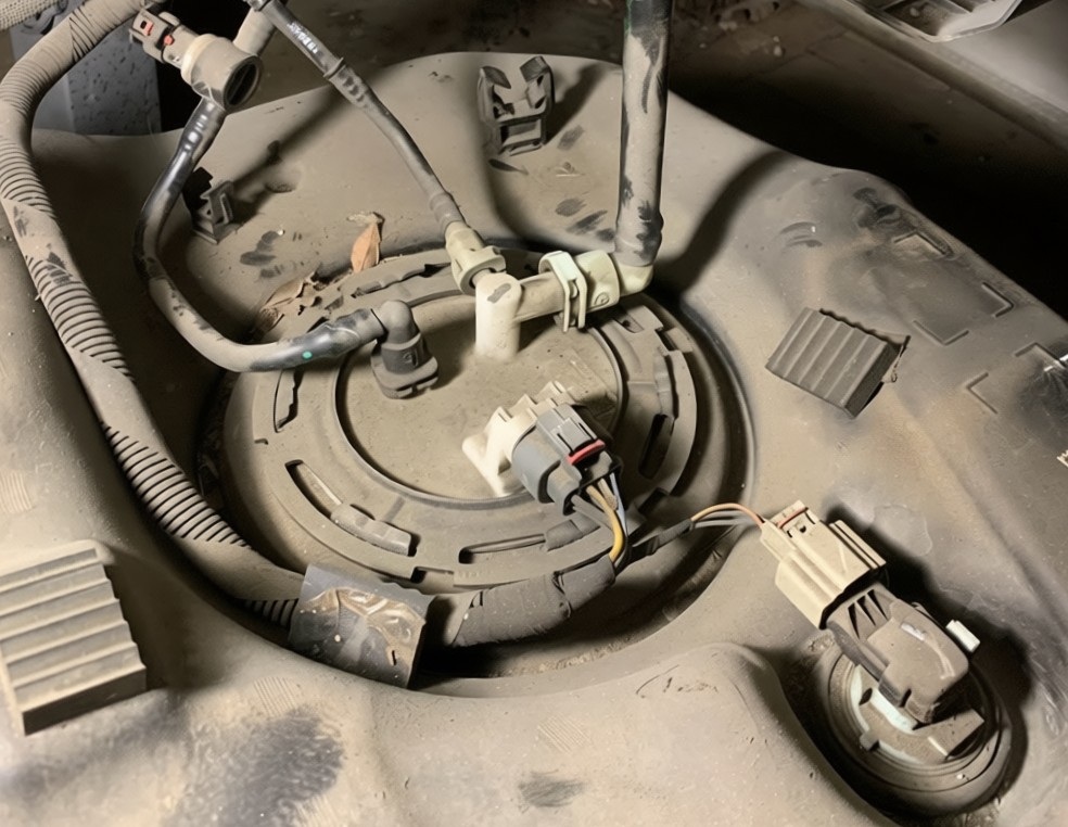 Замена бензонасоса Шевроле Эквинокс со снятием бака