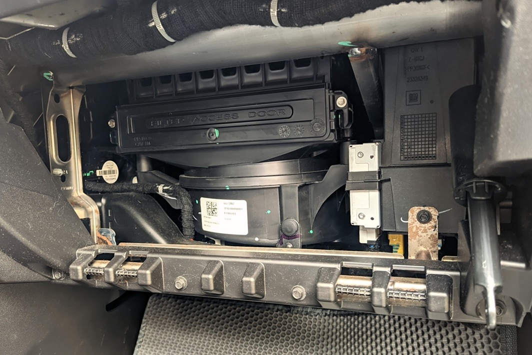 Замена салонного фильтра Шевроле Эквинокс