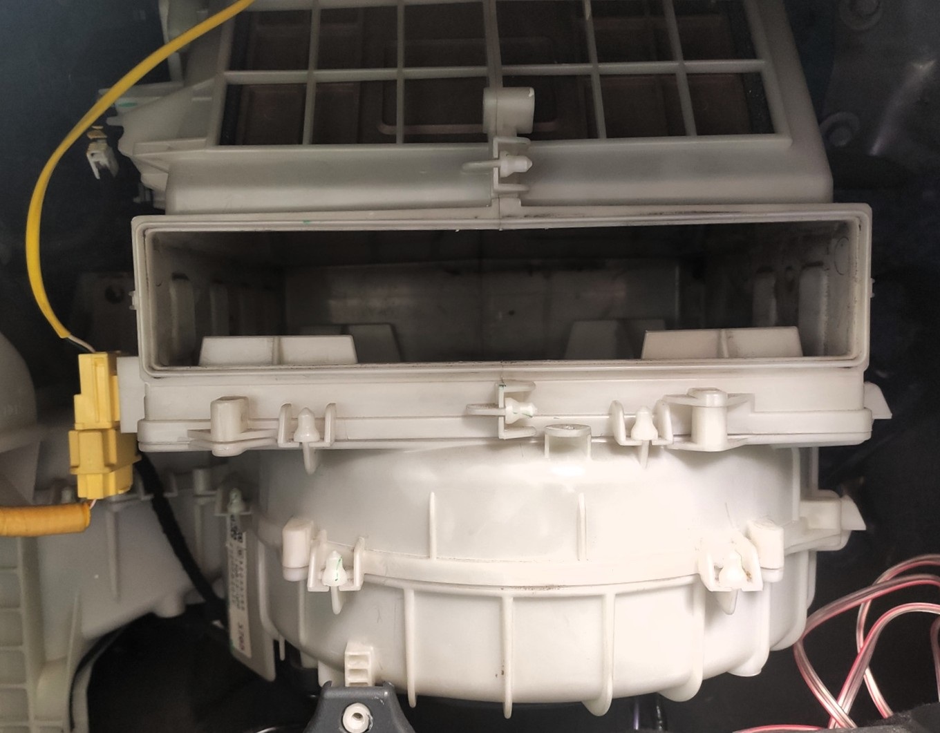 Замена вентилятора печки Шевроле Трейлблейзер