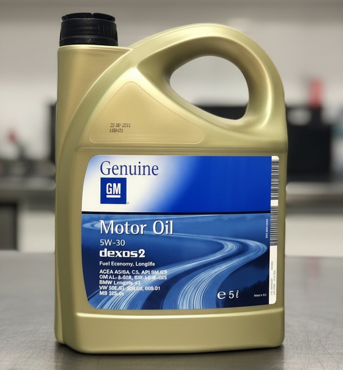 Оригинальное моторное масло готово к заливке
