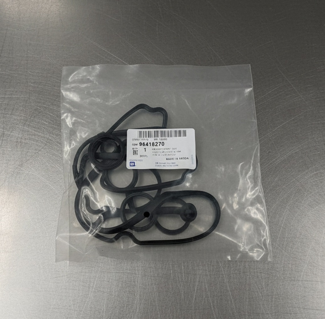 Новая прокладка крышки клапанов готова к установке