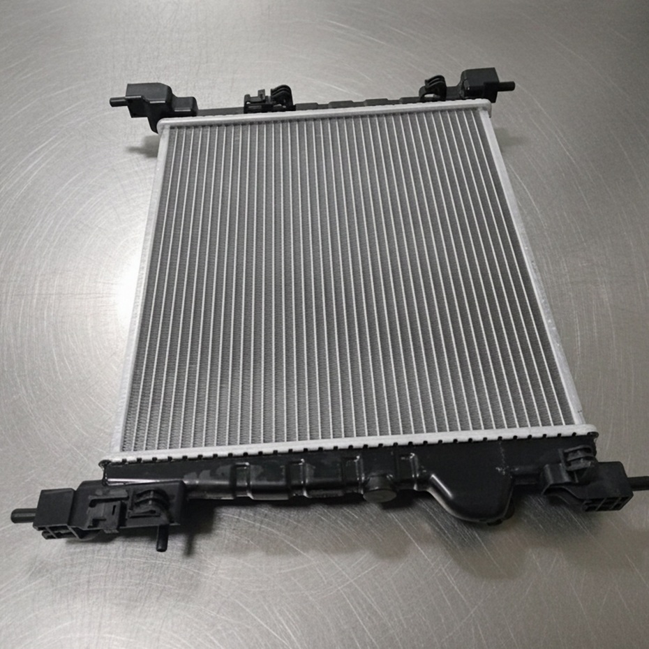 Новый радиатор охлаждения двигателя готов к установке