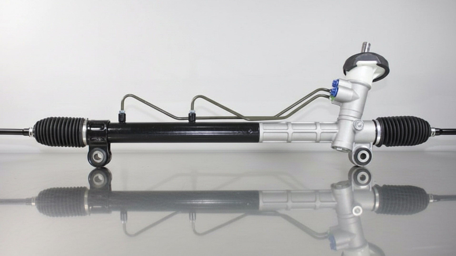 Новая рулевая рейка готова к установке на автомобиль