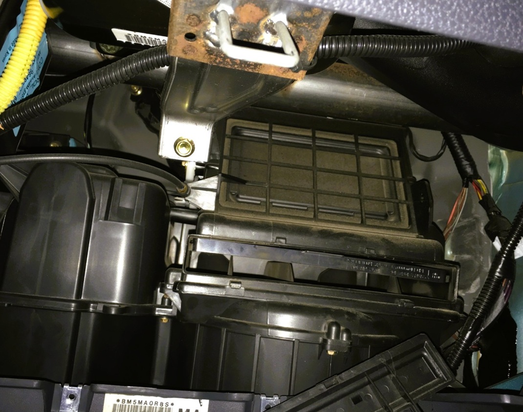 Замена салонного фильтра Шевроле Спарк